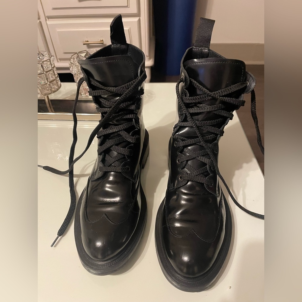 Inch2 shiny leather combat boots black